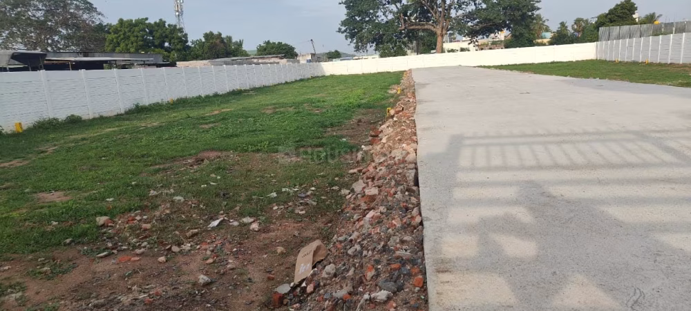 mohit lakshmi nagar Plot